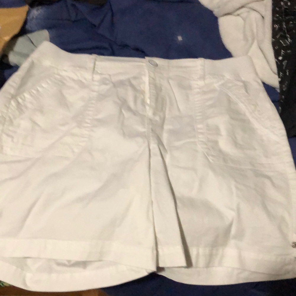 White Gloria Vanderbilt Shorts
